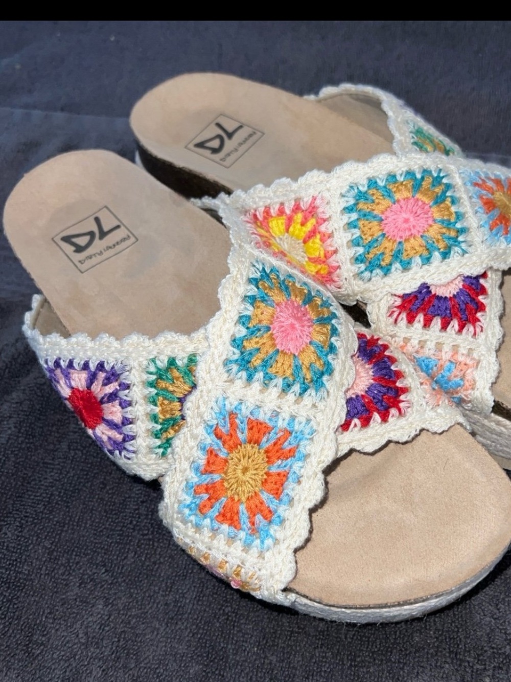DIRTY LAUNDRY WOMENS “PLAYS” CROCHET GRANNY SQ PLATFORM SLIDE SANDALS//SZ 7.5